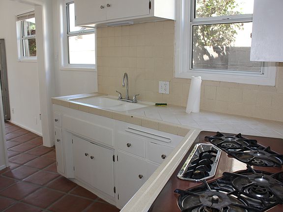 4th image of 301 1/2 E Hyde Park Blvd