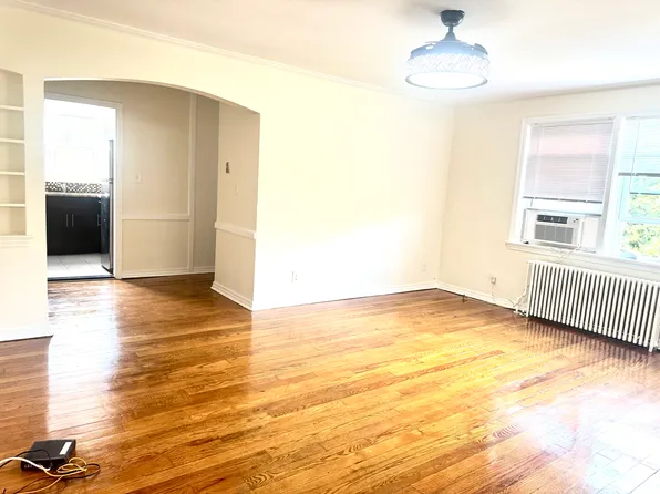 (undisclosed Address), Great Neck, NY 11023