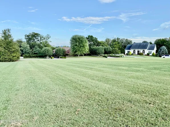 1988 Lakebrook Cir, Dandridge, TN 37725