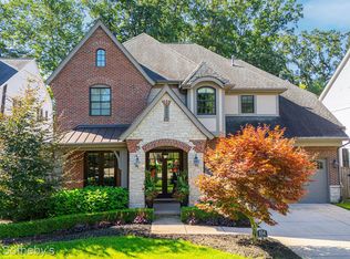 654 Shepardbush St, Birmingham, MI 48009