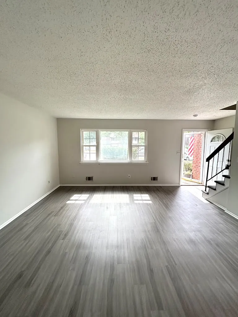 2 bed, 1200 sqft, $2,600 — Photo 3