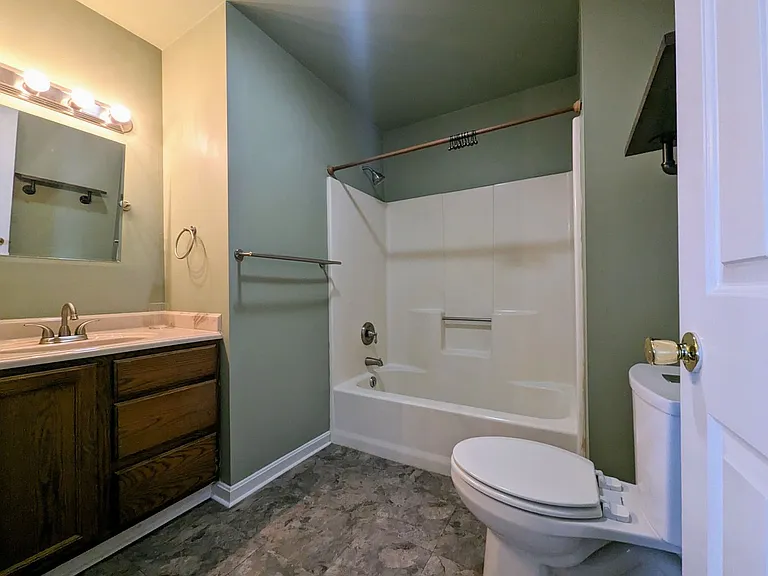 406 Franklin St — Photo 12
