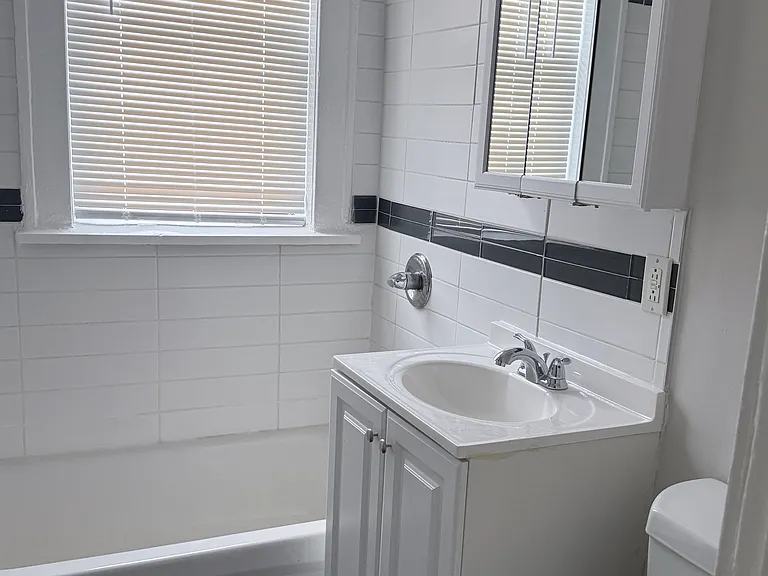 301 Beech St #7 — Photo 4