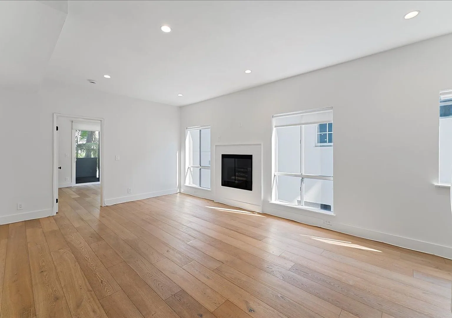 Beautiful Two Bedroom Apartment | West Hollywood | Beverly Hills — Photo 2