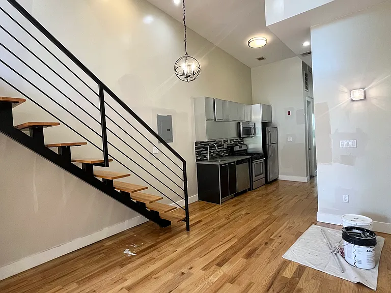323 Melrose St #3F — Photo 9