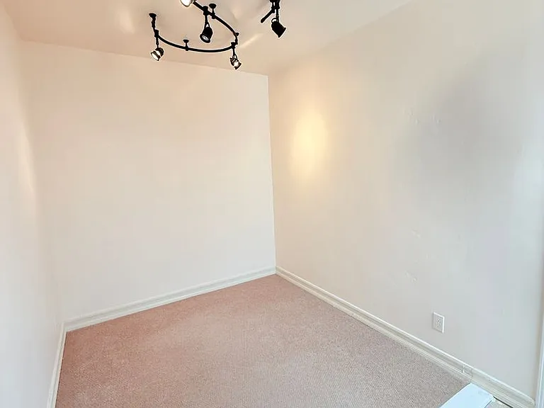 619 W Cypress Ave — Photo 11