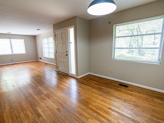 5th image of 2103 Evergreen Dr