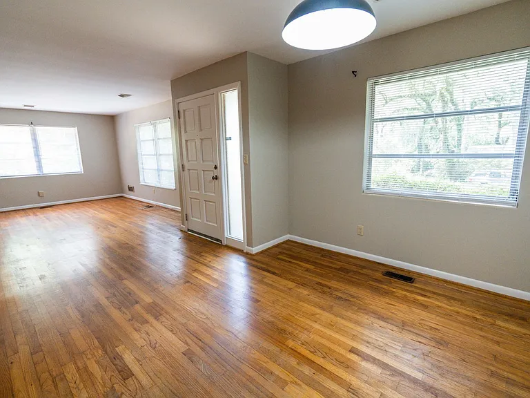 2103 Evergreen Dr — Photo 5
