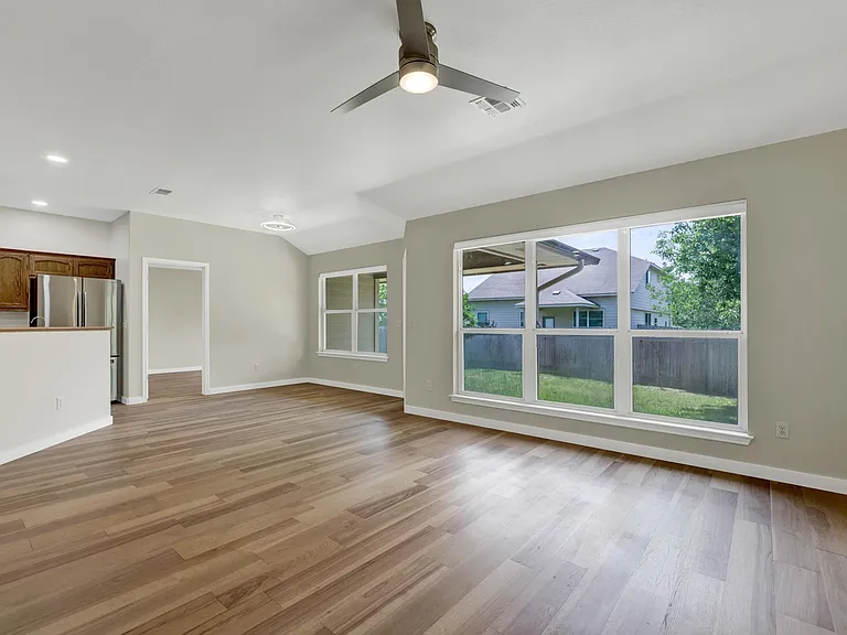 2116 Bentwood Dr — Photo 5