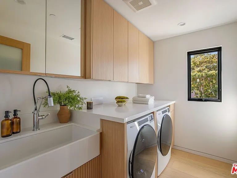 822 Superba Ave — Photo 33