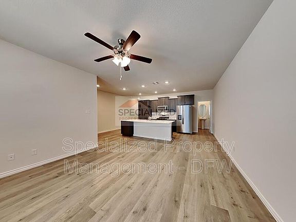 3rd image of 1941 Buffalo Dr