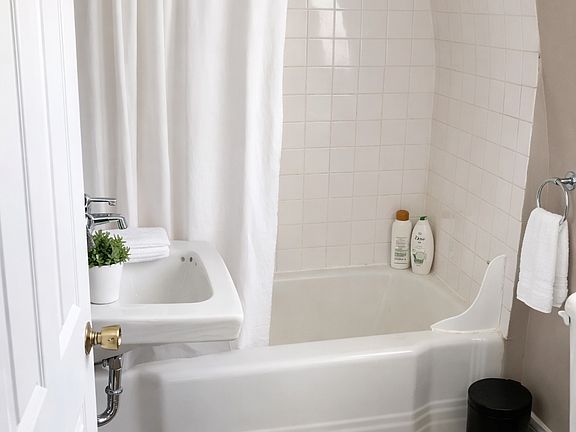 5th image of 405 West Ave APT 3