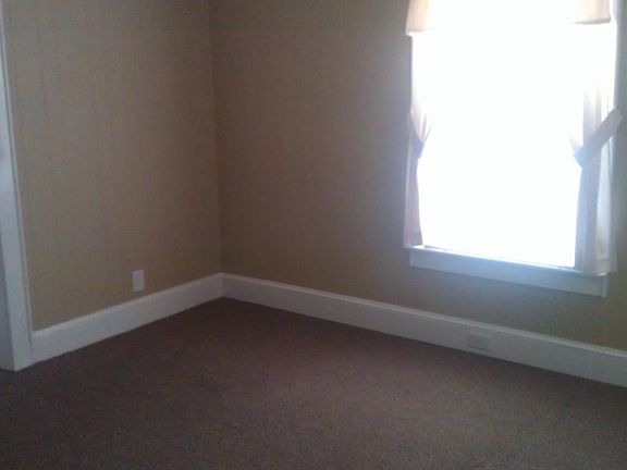 5th image of 907 Wilson Ave APT 1