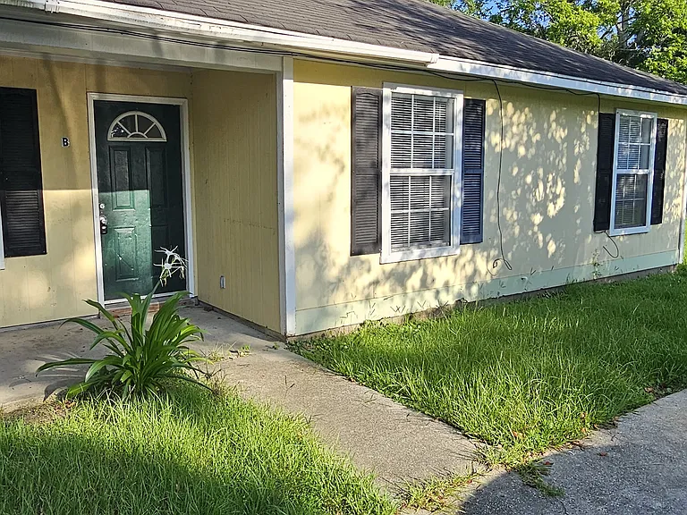 10125 Fournier Ave #B — Photo 1