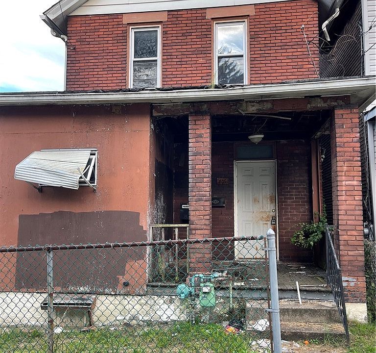1st image of 805 Oak St