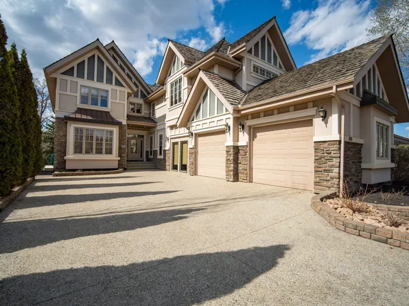 322 Caldwell Close NW, Edmonton, AB T6M 2W9