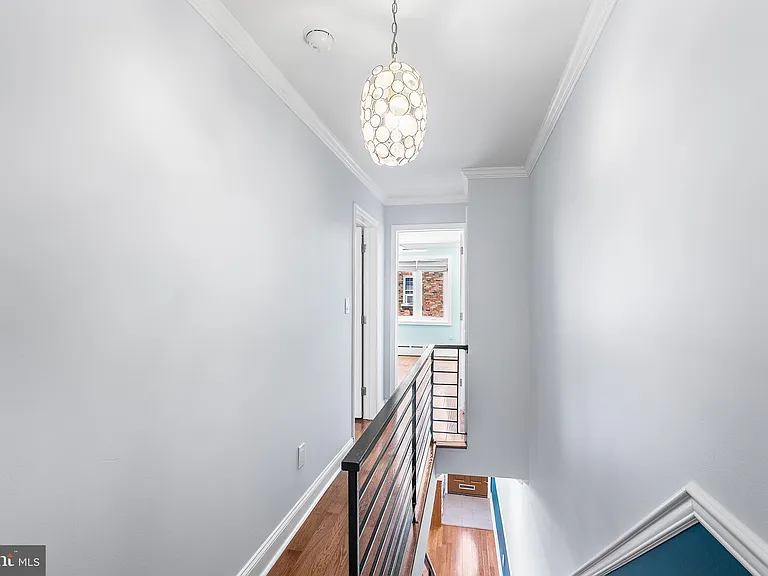 1725 S Iseminger St — Photo 17