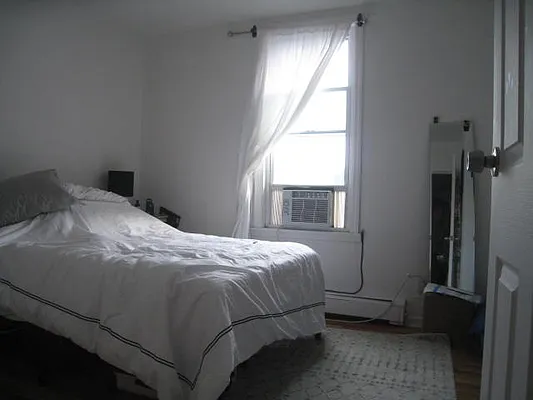 Rented by Alexiou Realty | media 5