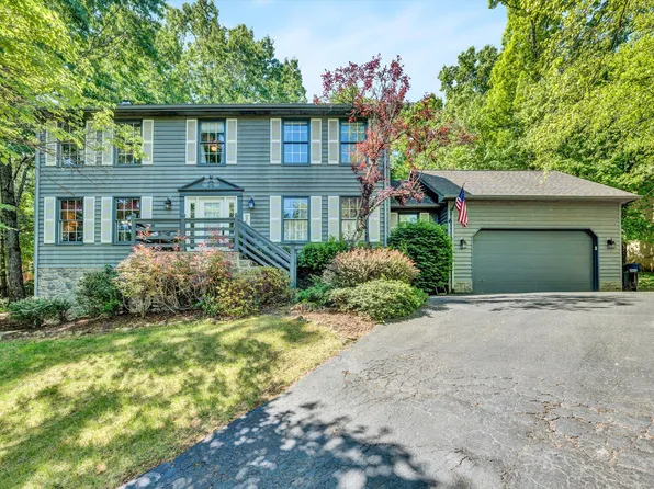 4312 Fox Chase Ct, Roanoke, VA 24018