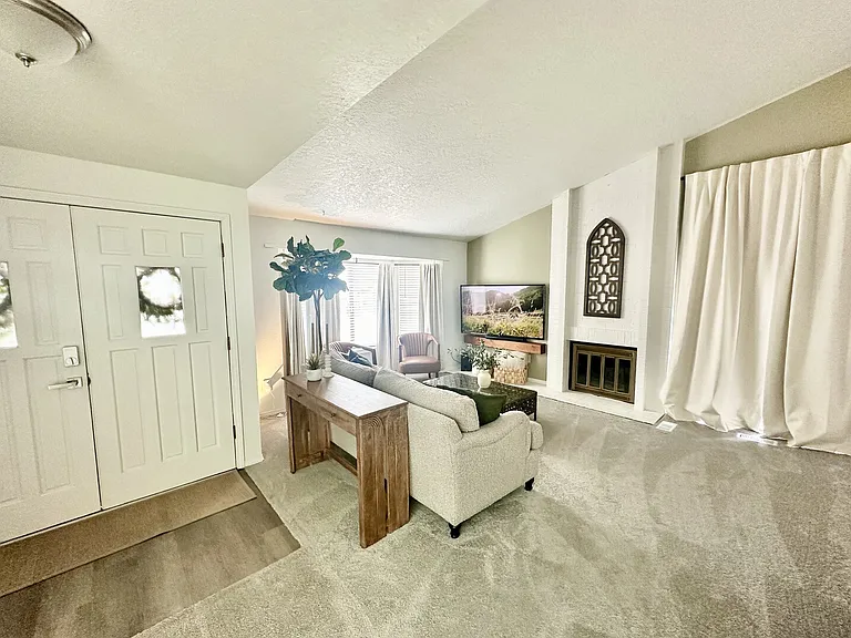 SW Summer Lake Dr — Photo 6