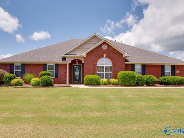16675 Bellewood Dr, Athens, AL 35613