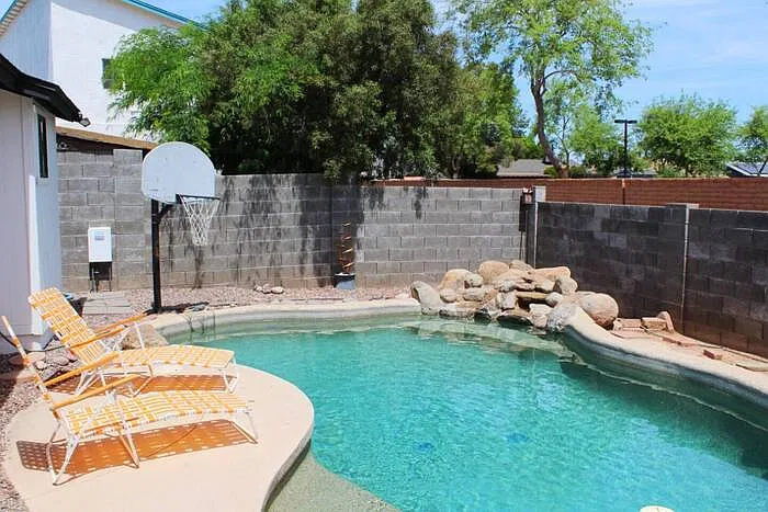 4 bed, 2.0 bath, $2,695 — Photo 2