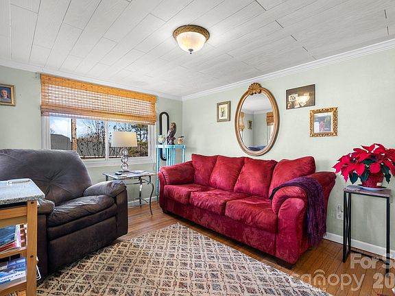 5th image of 3358 Falling Creek Rd