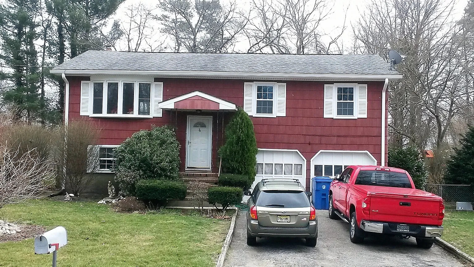 34 Raymond Ave photo 1