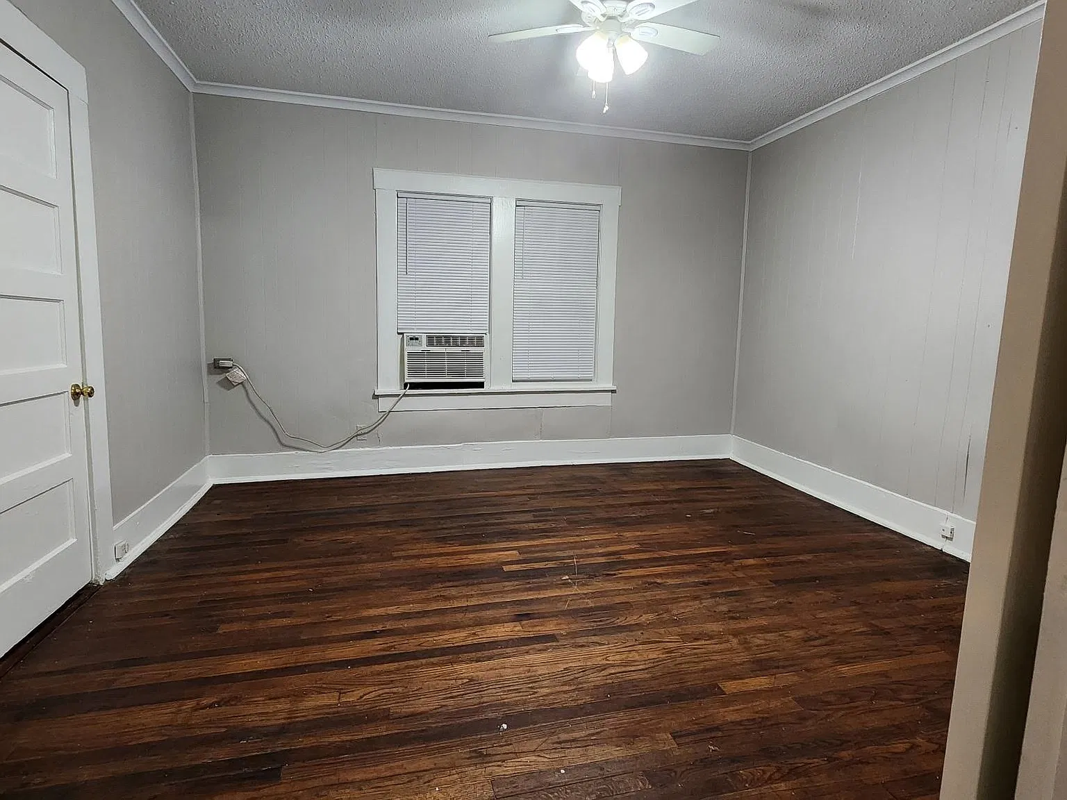 2 bed, 1.0 bath, 1160 sqft, $1,050 — Photo 2