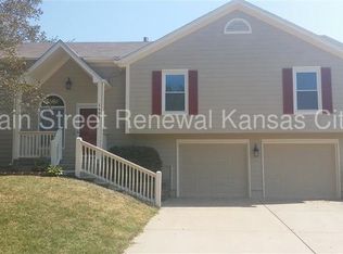1405 NE Bronze Dr, Lees Summit, MO 64086