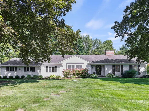 25 E New Lenox Rd, Pittsfield, MA 01201
