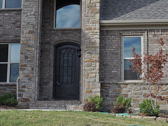2nd image of 9708 Oak Heights Dr