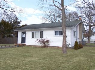 27 Applegate Dr, Mastic, NY 11950