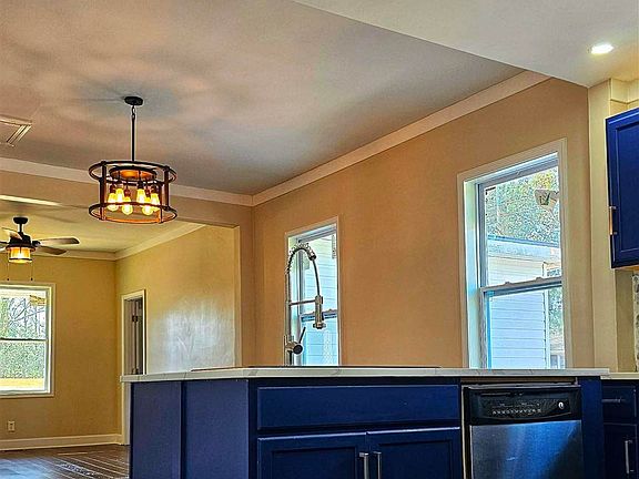 2nd image of 511 Limit St