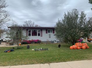 112 19th St SE, Minot, ND 58701