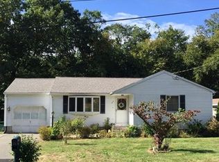 60 Bray St, Chicopee, MA 01020