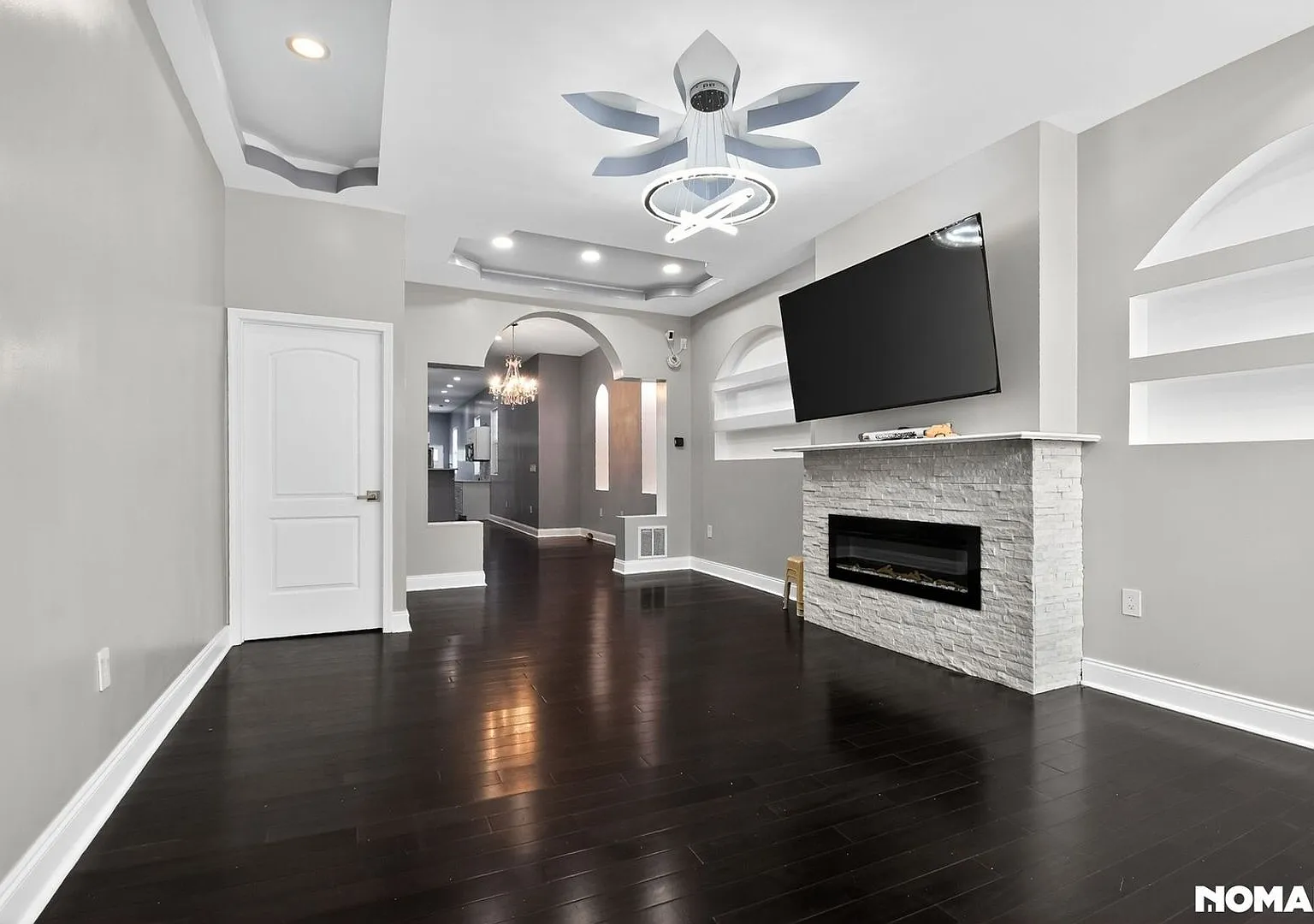 Spacious 6BR Townhome in Baltimore — Photo 3