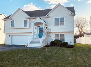 77 Lynwood St, Fall River, MA 02721