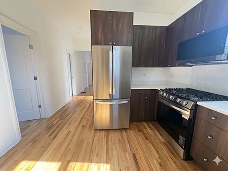 1325 W Barry Ave #1R — Photo 6
