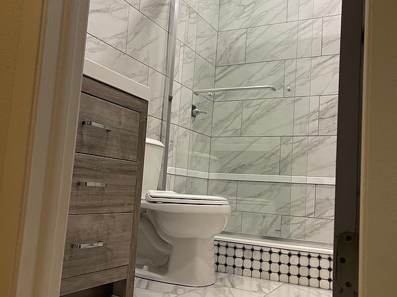 view Main Bathroom