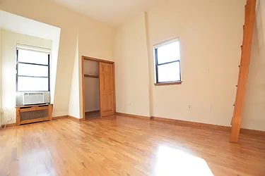 Rented by Street Realty Brokerage LLC