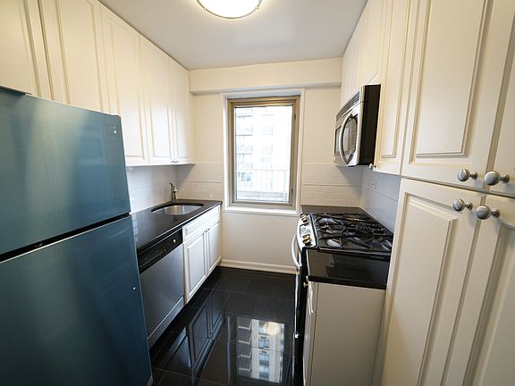 4th image of 1480 3rd Ave #18C