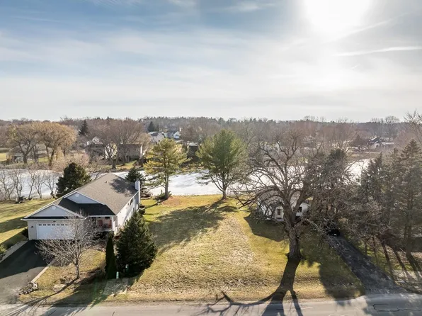 1300 Candlewick Dr NW, Poplar Grove, IL 61065