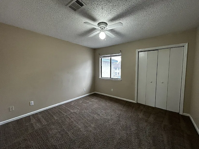 910 Brett Dr #16 — Photo 4
