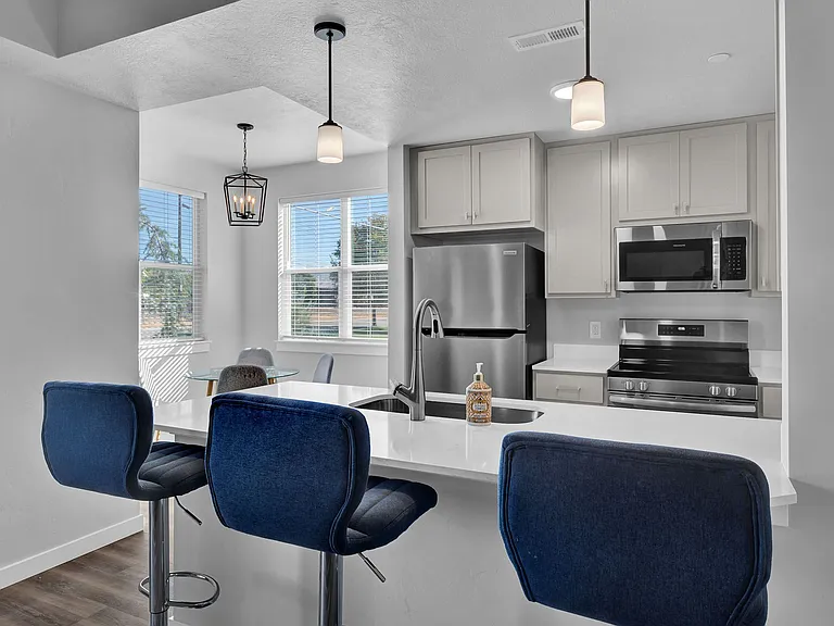 Springtree Apartments — Photo 10