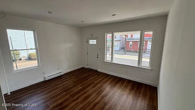 541 W Main St photo 1