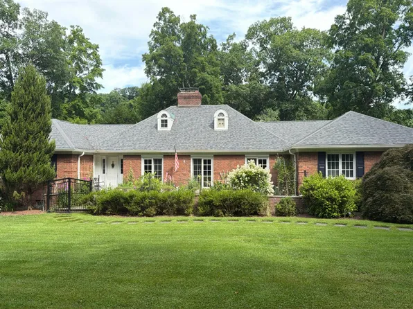 90 Lorillard Rd, Tuxedo Park, NY 10987