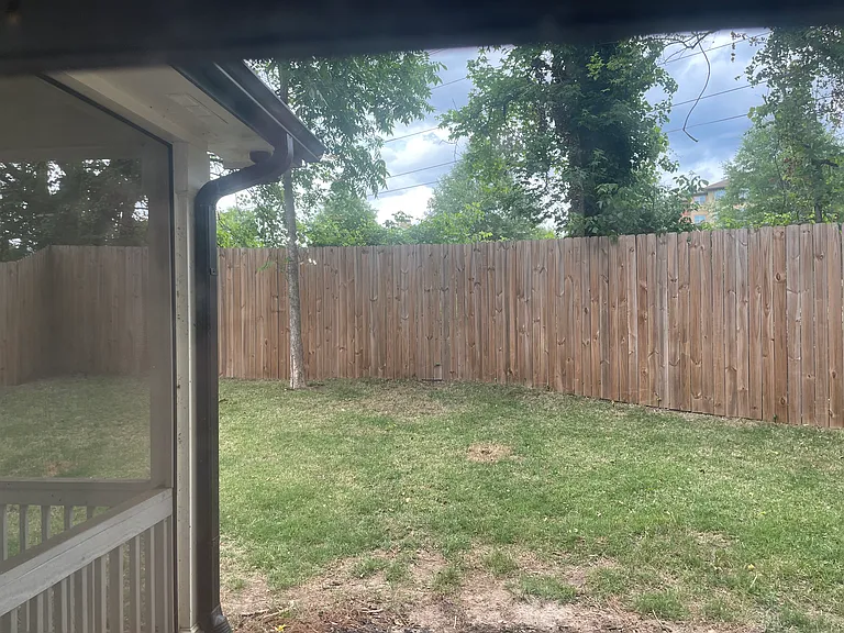 Back yard cont'd. Perfect for pets/children.
