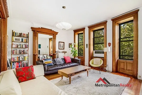 Rented by Metropolitan Realty | media 1
