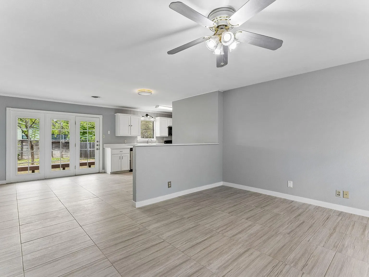 3 bed, 2.0 bath, 1026 sqft, $2,900 — Photo 4